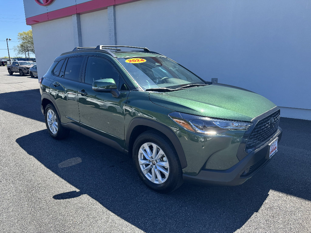 Certified 2024 Toyota Corolla Cross LE w/ Moonroof Package AWD/4WD image 4