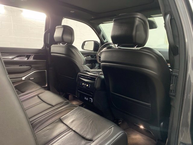 Used 2023 Jeep Wagoneer 4WD w/ Premium Group I image 25