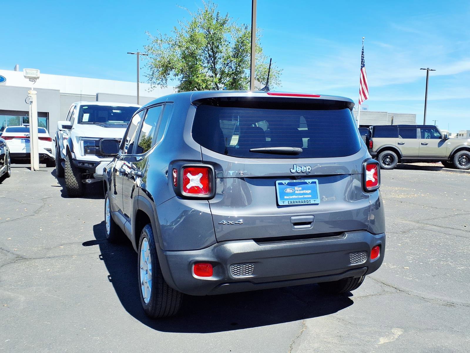 Used 2023 Jeep Renegade Latitude image 3
