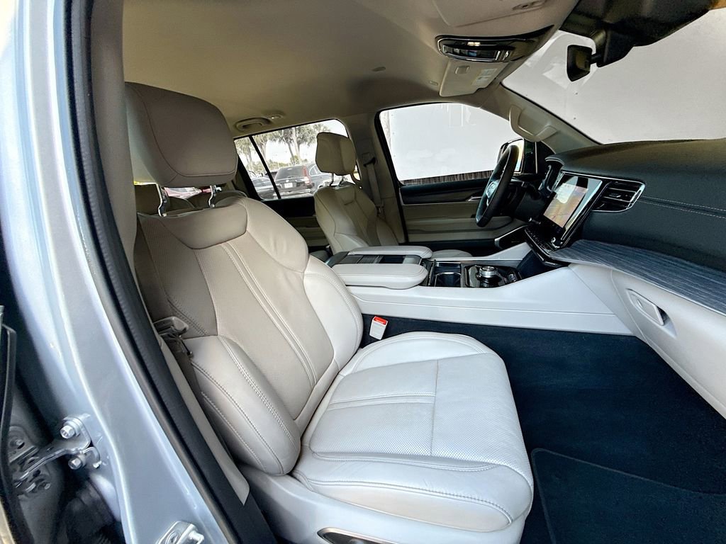 Used 2024 Jeep Wagoneer Series II w/ Flexible Seating Group RWD image 33