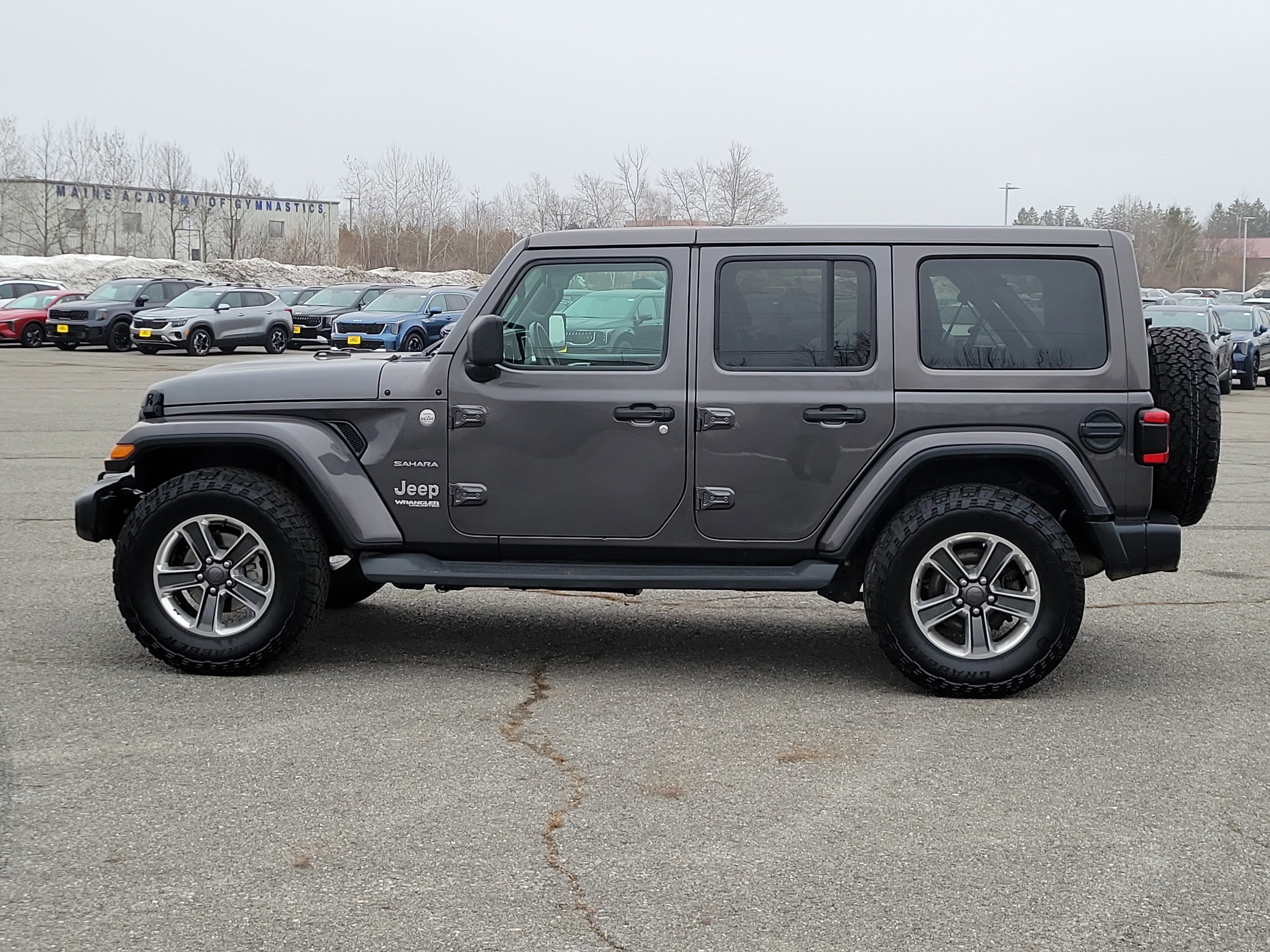 Used 2018 Jeep Wrangler Unlimited Sahara image 8