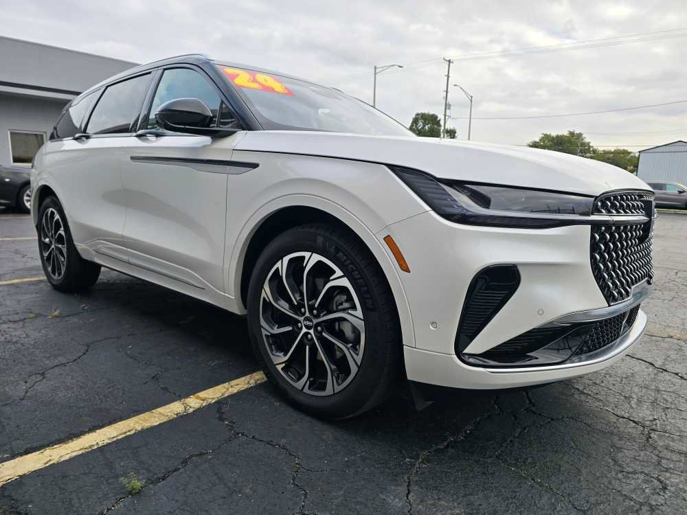 Used 2024 Lincoln Nautilus Reserve w/ Equipment Group 203A image 10