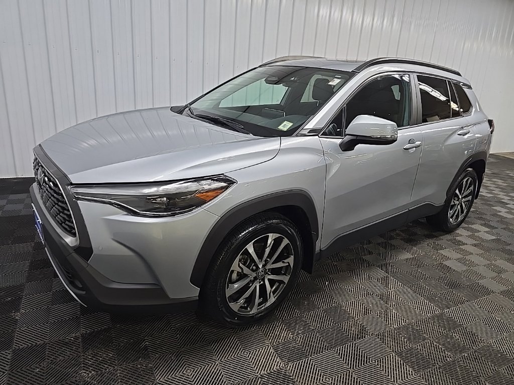 Used 2023 Toyota Corolla Cross XLE w/ Convenience Package AWD/4WD image 8