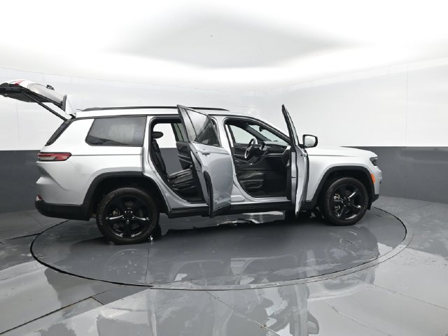 Used 2023 Jeep Grand Cherokee L Laredo AWD/4WD image 30