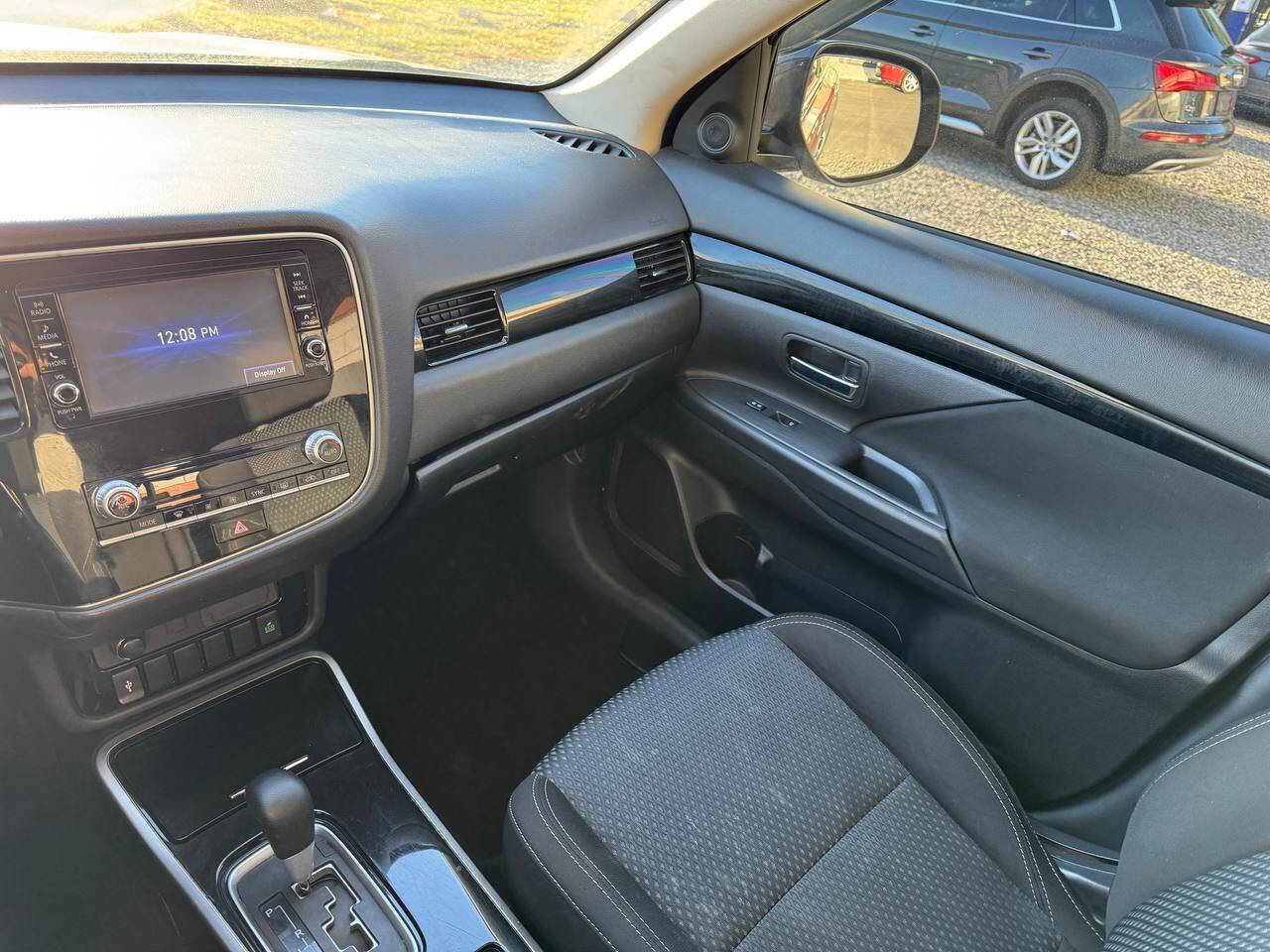 Used 2020 Mitsubishi Outlander ES image 15