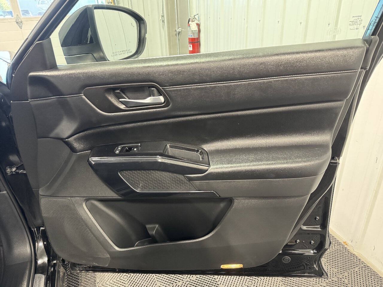 Used 2022 Nissan Pathfinder S AWD/4WD image 17