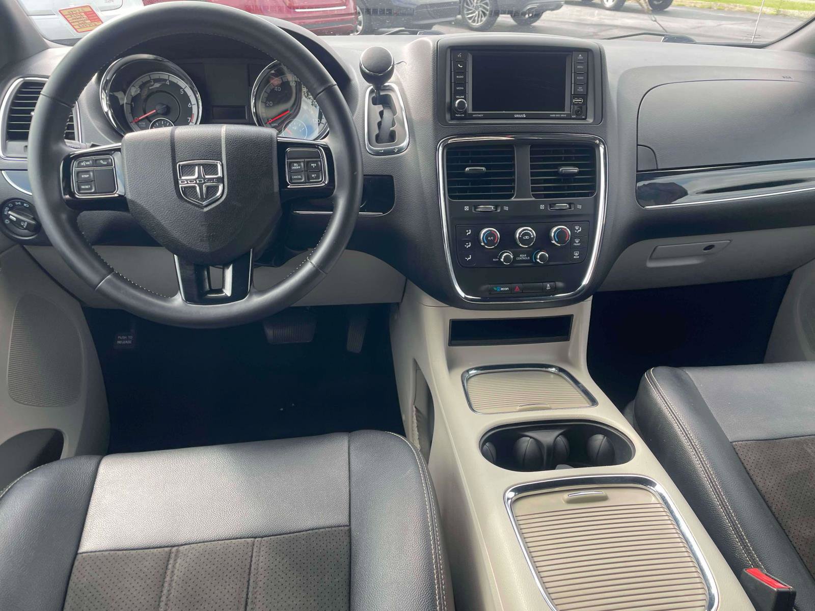 Used 2019 Dodge Grand Caravan SXT FWD image 8