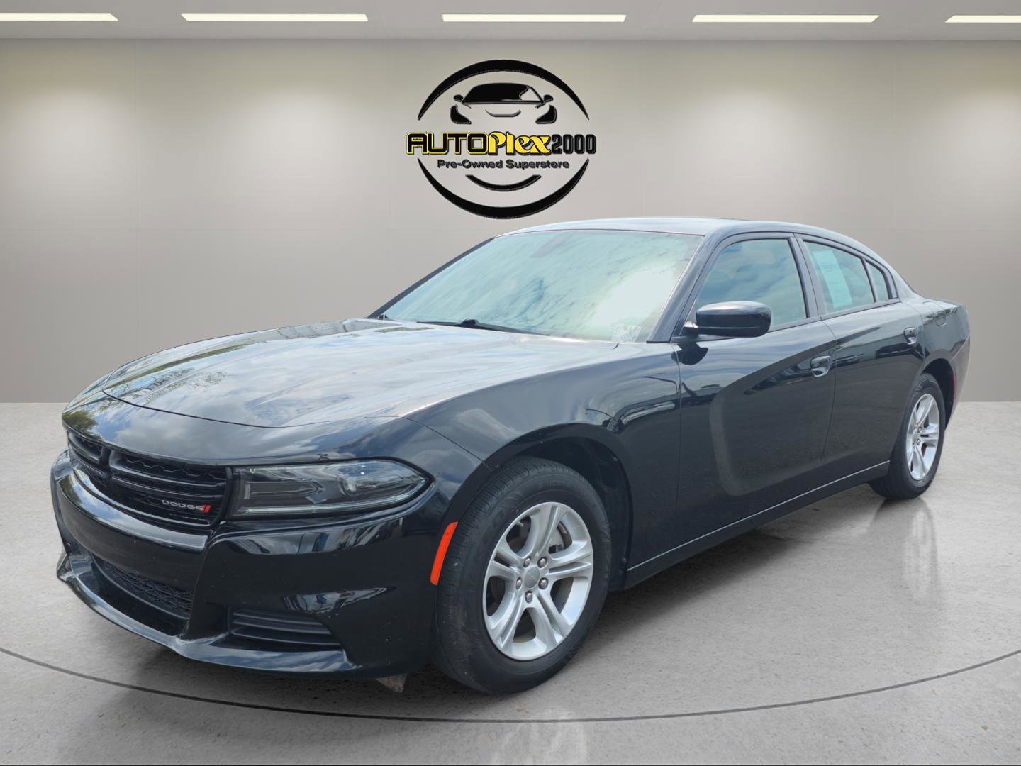 Used 2023 Dodge Charger SXT RWD image 3