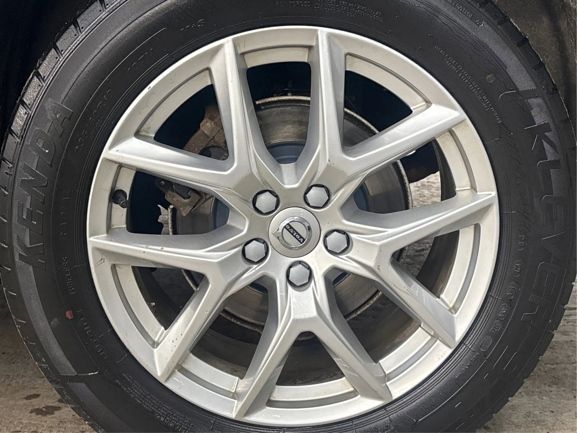 Used 2019 Volvo XC60 T5 Momentum w/ Multimedia Package image 32