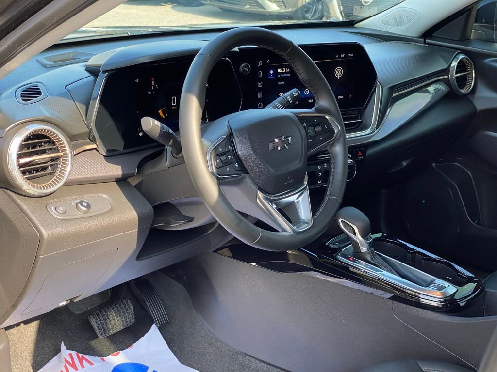 Used 2025 Chevrolet Trax ACTIV w/ Sunroof Package image 10