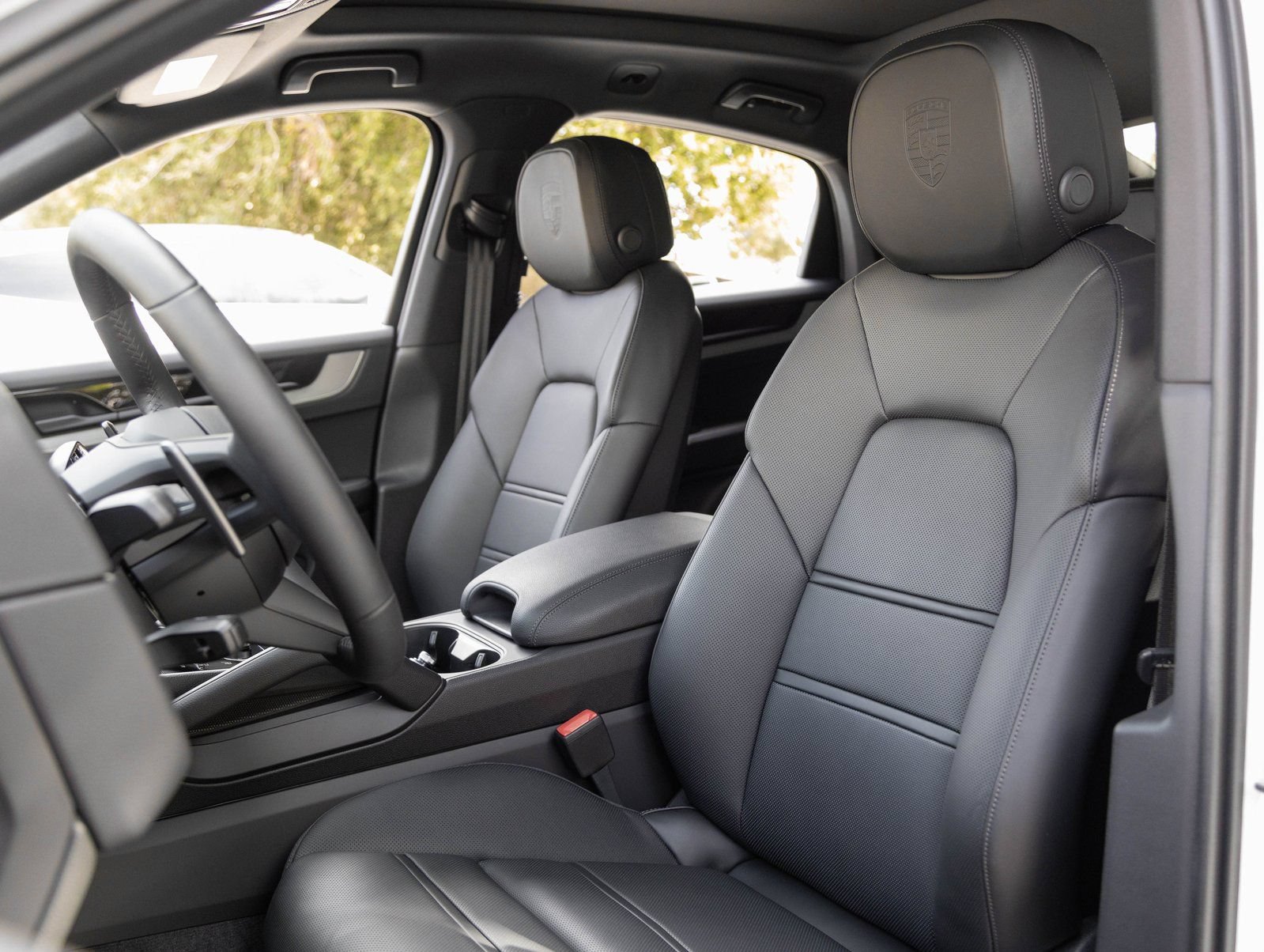 Certified 2026 Porsche Cayenne Coupe AWD/4WD image 5