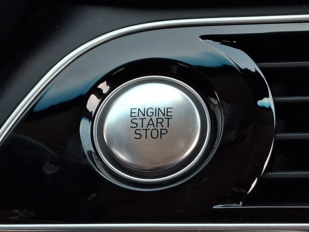 Used 2021 Genesis G70 3.3T AWD/4WD image 22