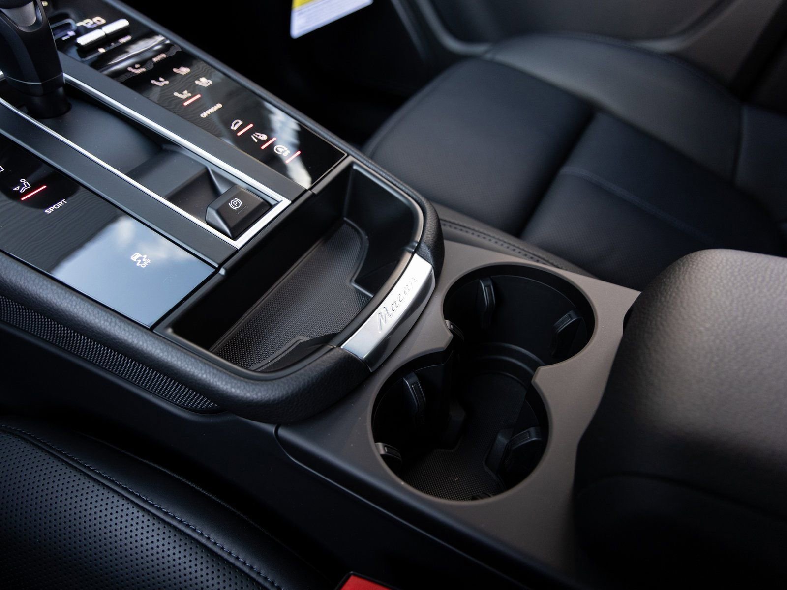 Certified 2026 Porsche Macan image 18