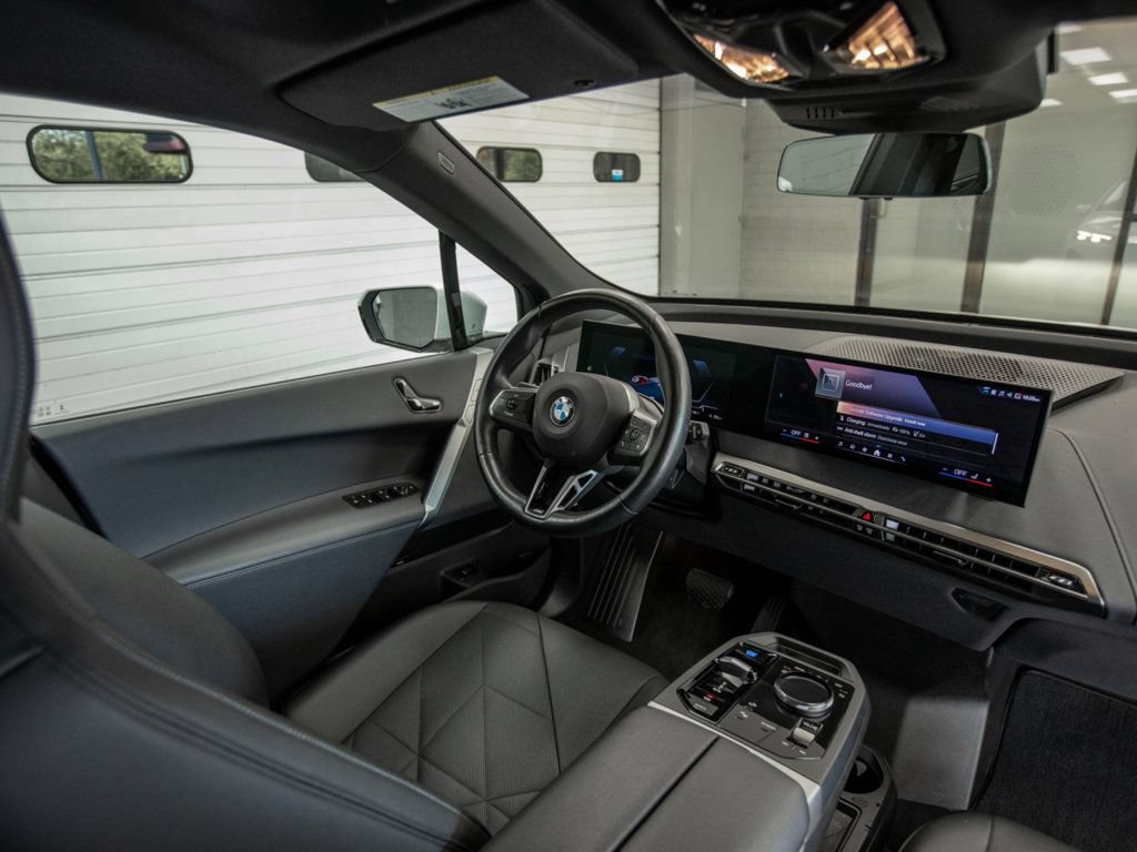 Used 2025 BMW iX xDrive50 AWD/4WD image 13