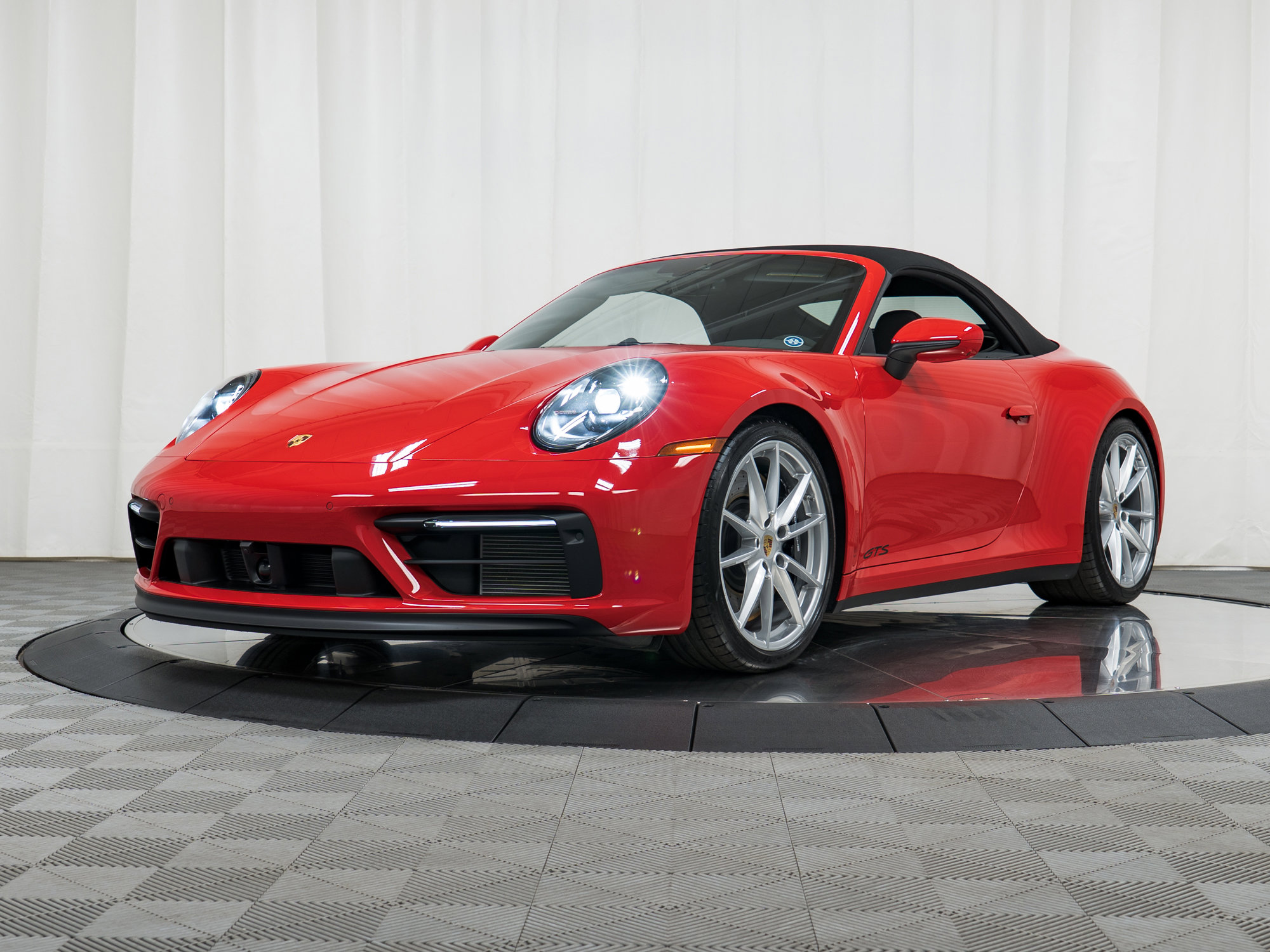 Certified 2024 Porsche 911 Carrera GTS image 33