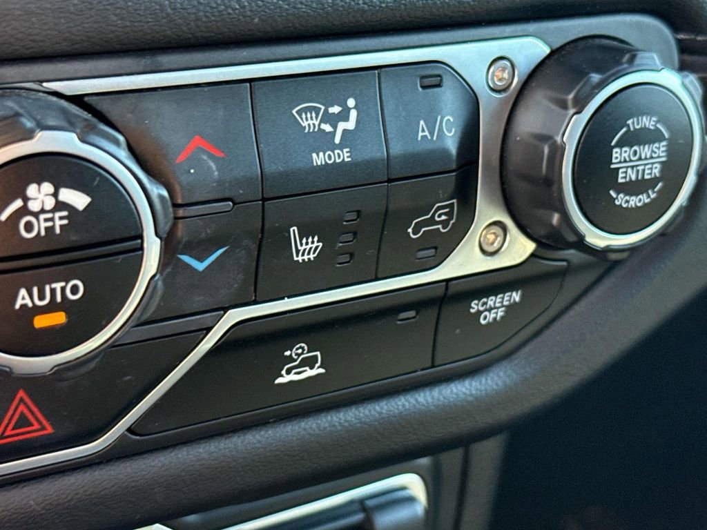 Used 2024 Jeep Wrangler Unlimited Sahara image 39