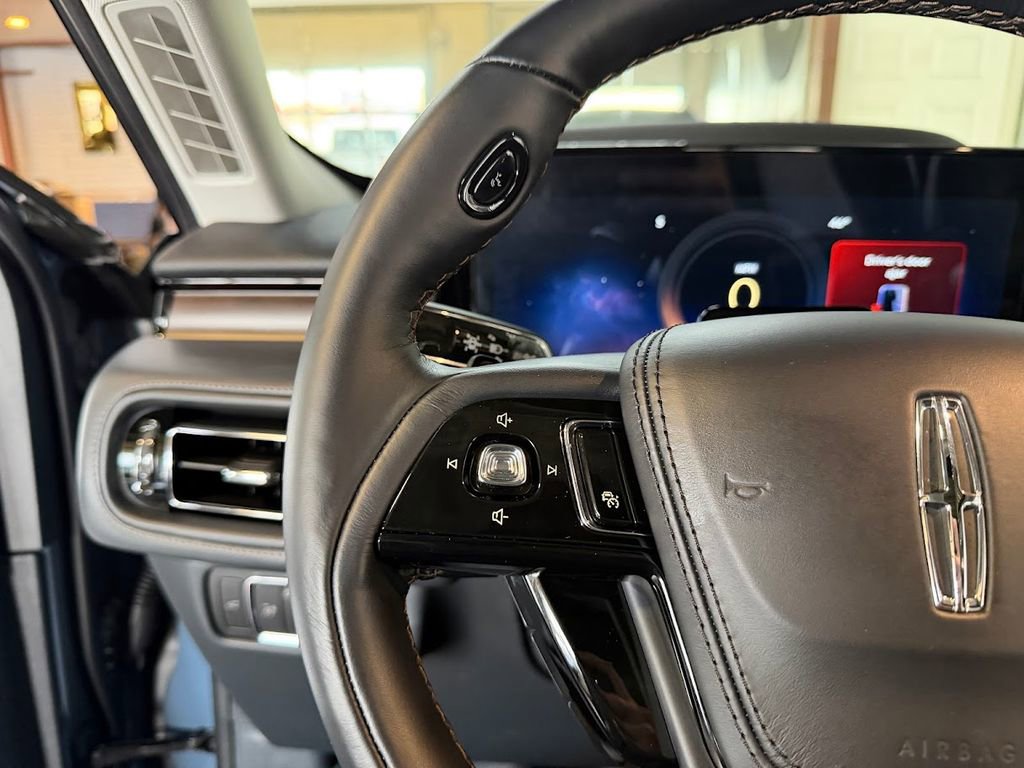 Used 2025 Lincoln Aviator Reserve w/ Equipment Group 201A AWD/4WD image 22