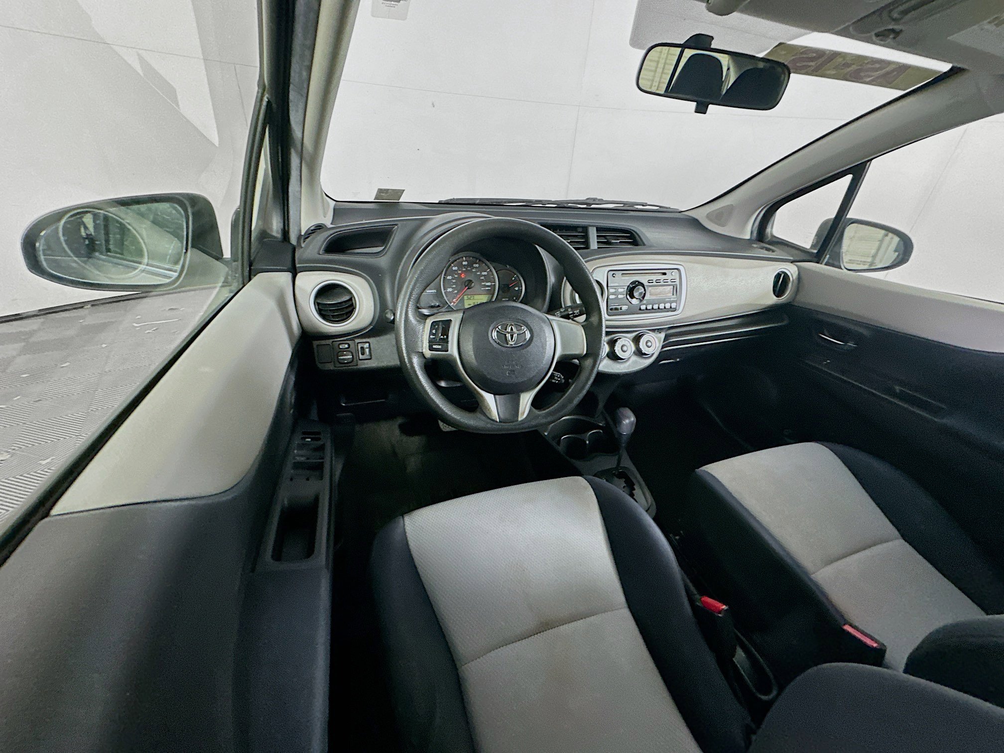 Used 2013 Toyota Yaris LE image 18