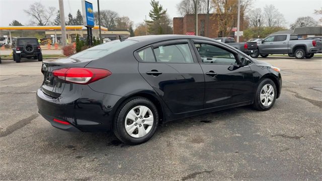 Used 2017 Kia Forte LX image 8