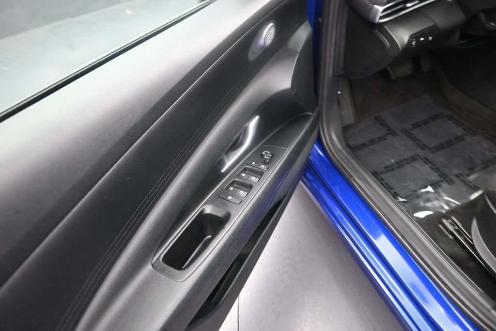 Used 2023 Hyundai Elantra SEL FWD image 10