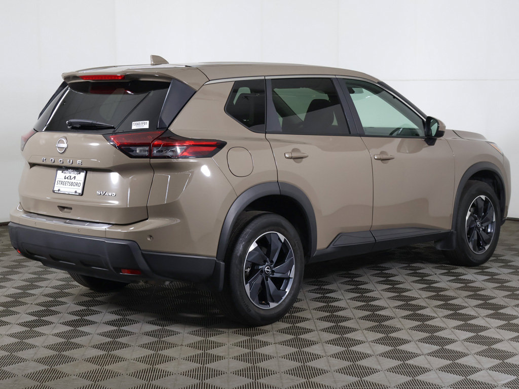 Used 2024 Nissan Rogue SV AWD/4WD image 8