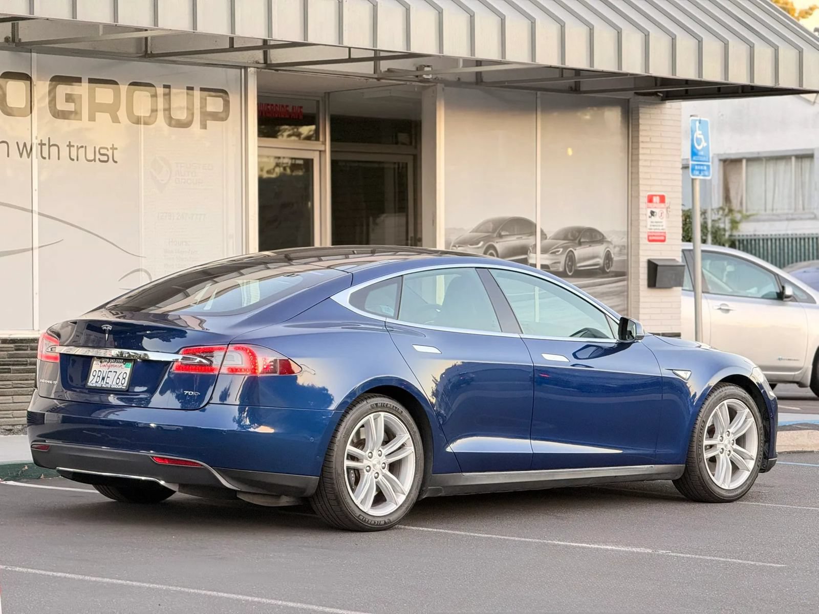 Used 2016 Tesla Model S 70 RWD image 9