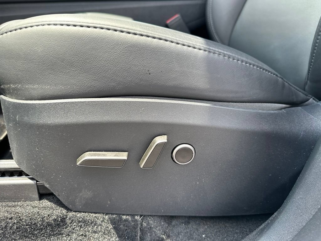 Used 2025 Tesla Model Y Long Range AWD/4WD image 19