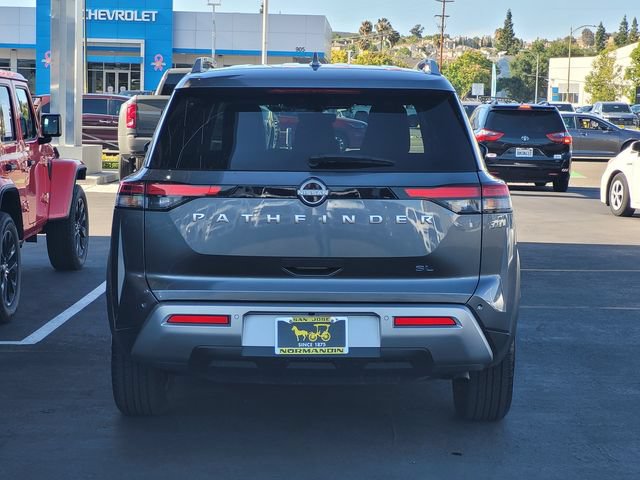 Used 2025 Nissan Pathfinder SL FWD image 5