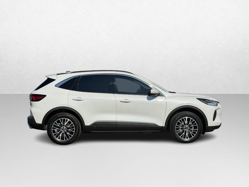 Used 2024 Ford Escape SE image 2