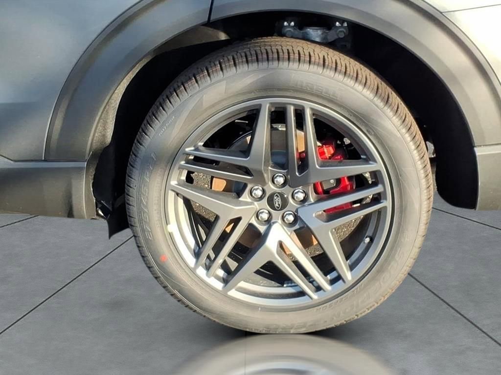 New 2026 Ford Explorer ST-Line w/ ST-Line Street Pack AWD/4WD image 4