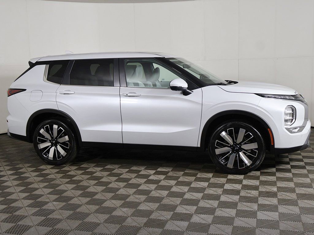 New 2025 Mitsubishi Outlander SE FWD image 17