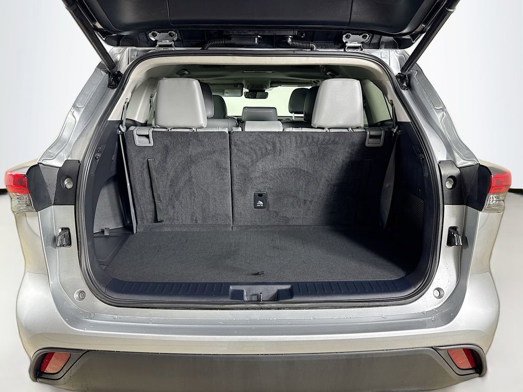 Certified 2023 Toyota Highlander XLE image 20