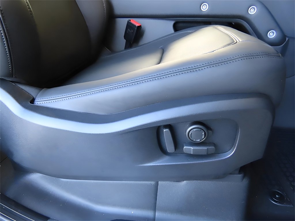 New 2025 Land Rover Defender 90 S image 12