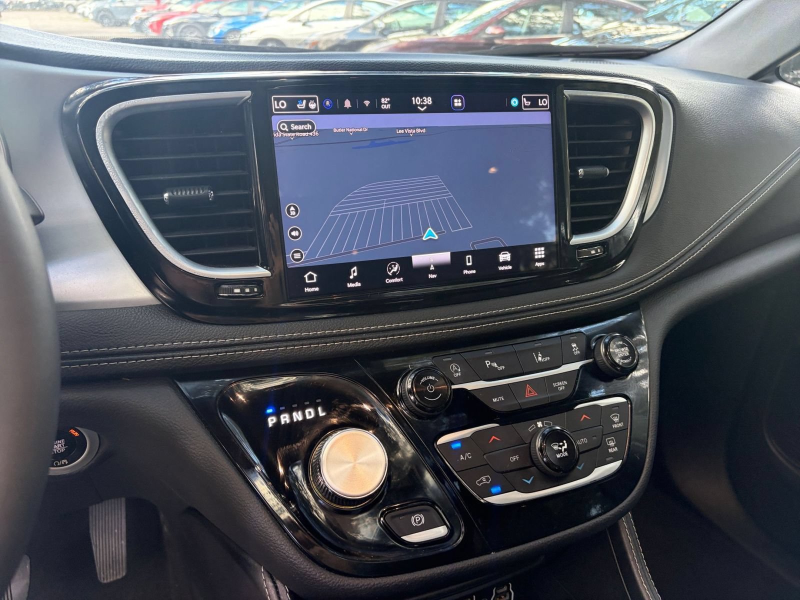 Used 2025 Chrysler Pacifica Limited FWD image 17