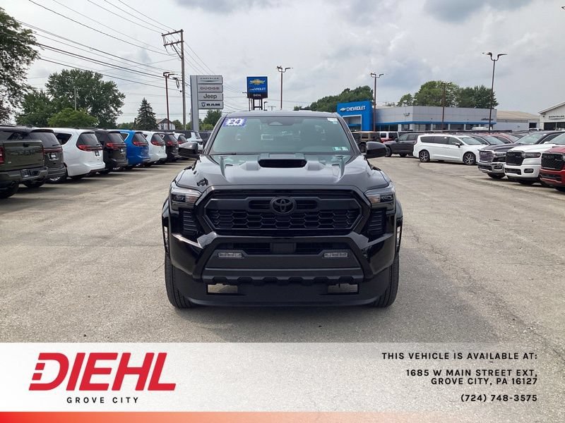 Used 2024 Toyota Tacoma TRD Sport AWD/4WD image 2