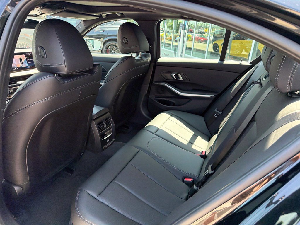 Used 2025 BMW 330i Sedan RWD image 27