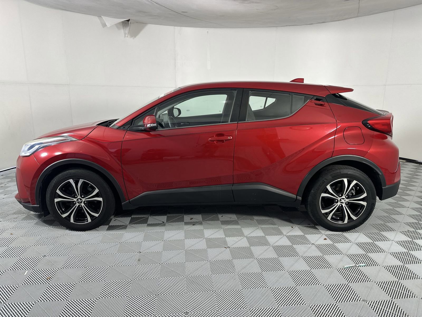 Used 2020 Toyota C-HR LE FWD image 5