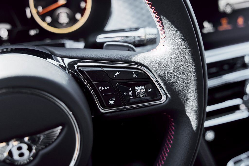 Used 2023 Bentley Flying Spur V8 image 63