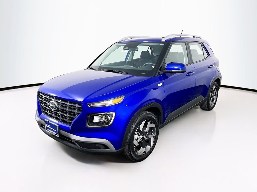 Certified 2025 Hyundai Venue SEL FWD image 3