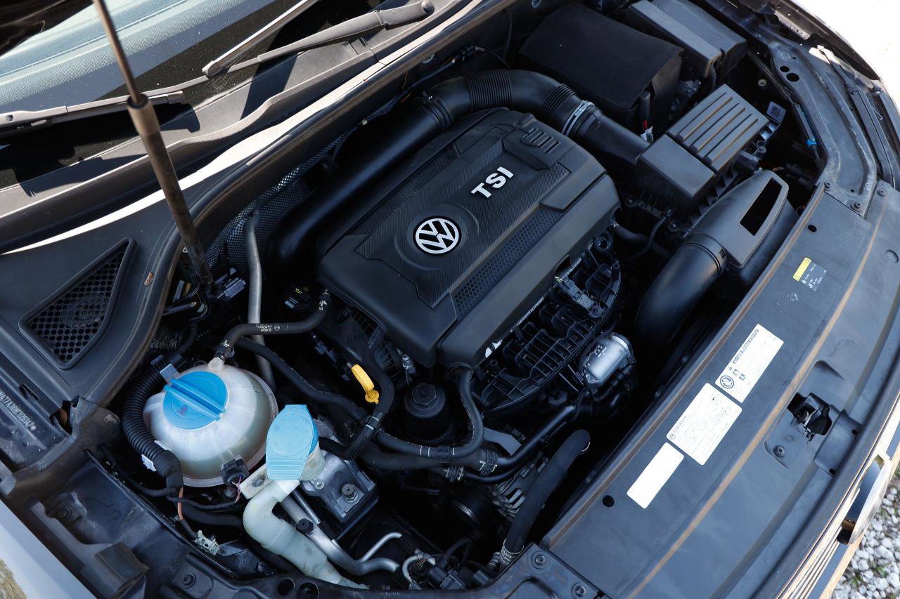 Used 2017 Volkswagen Passat 1.8T S image 40