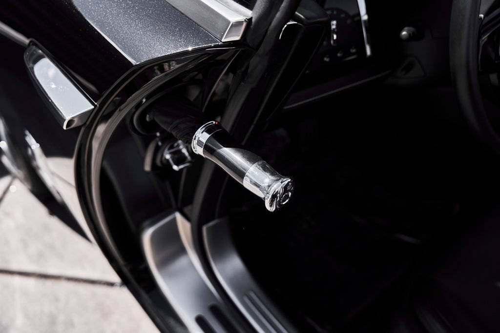 Used 2018 Rolls-Royce Dawn RWD image 35