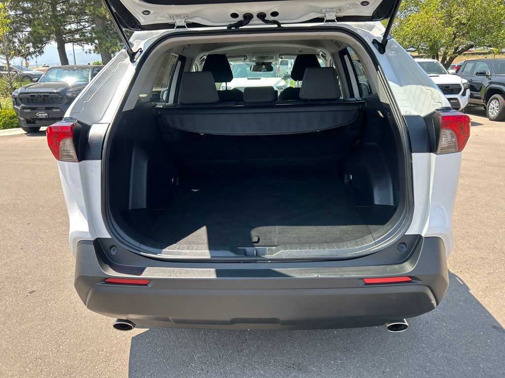 Used 2025 Toyota RAV4 XLE AWD/4WD image 15