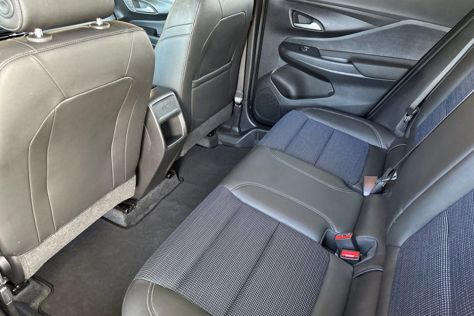 Certified 2025 Buick Envista Preferred FWD image 12