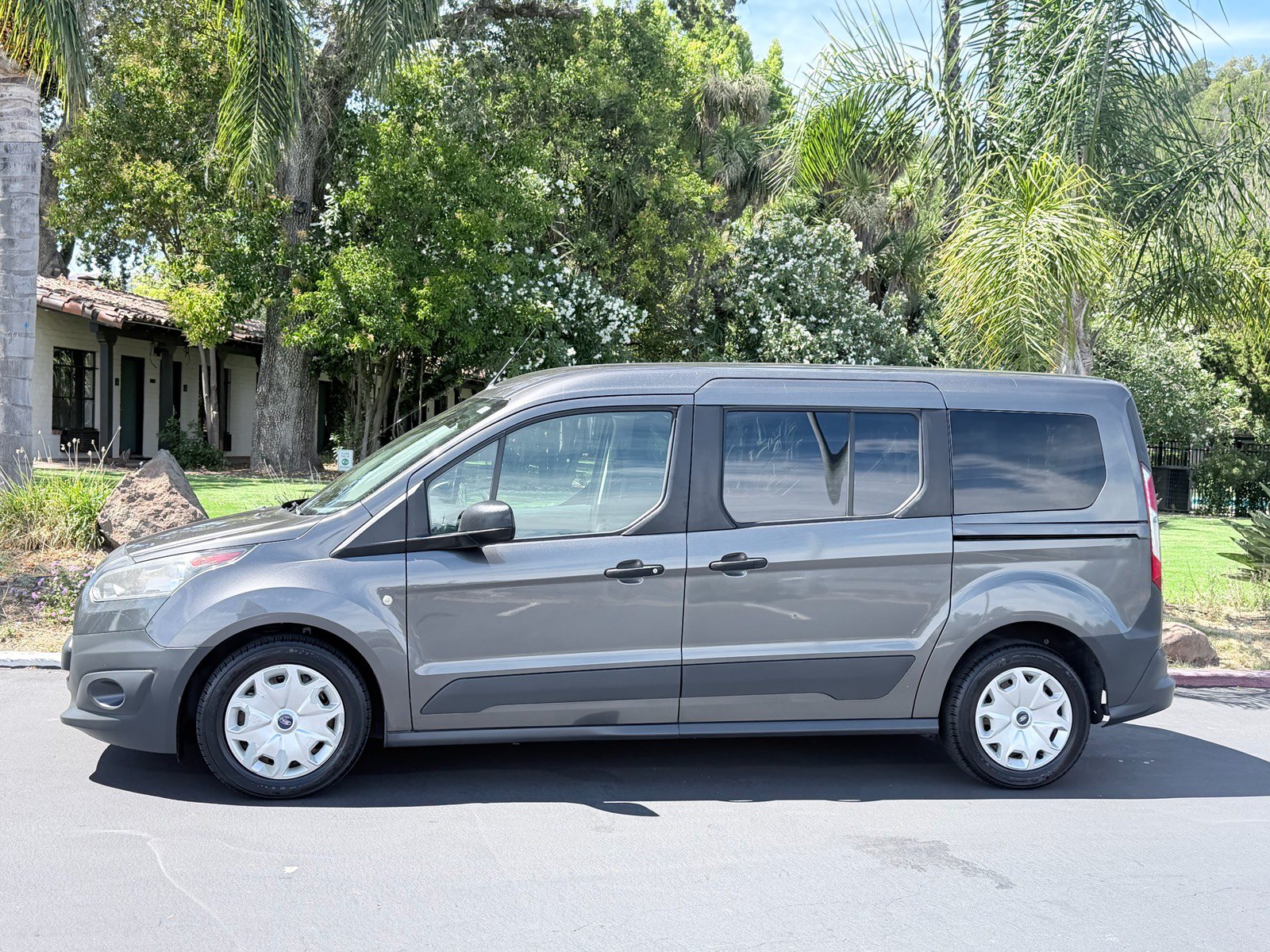 Used 2016 Ford Transit Connect XL FWD image 2