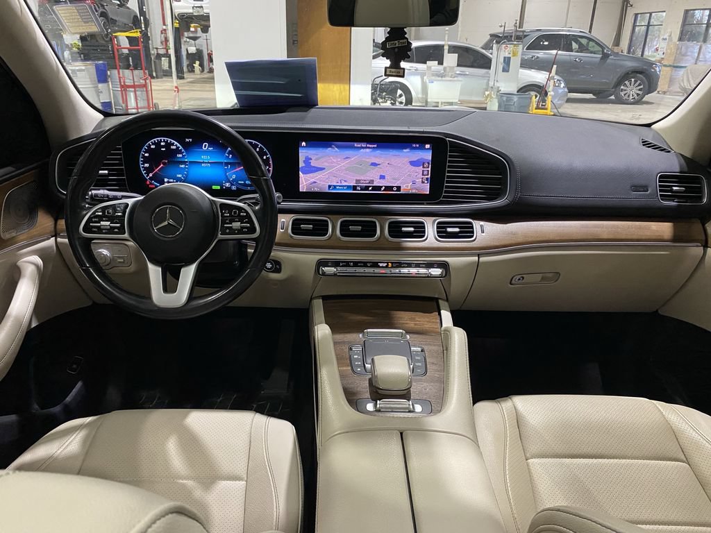 Used 2021 Mercedes-Benz GLS 450 4MATIC image 2
