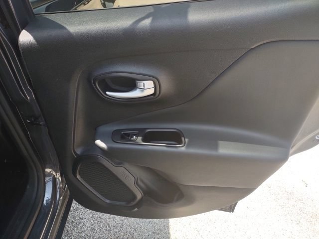 Used 2023 Jeep Renegade Latitude AWD/4WD image 20