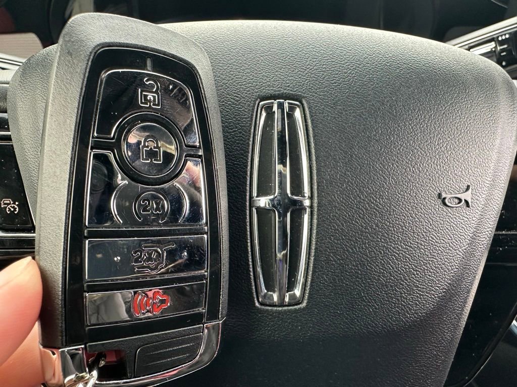 Used 2025 Lincoln Corsair Reserve w/ Jet Appearance Package image 25