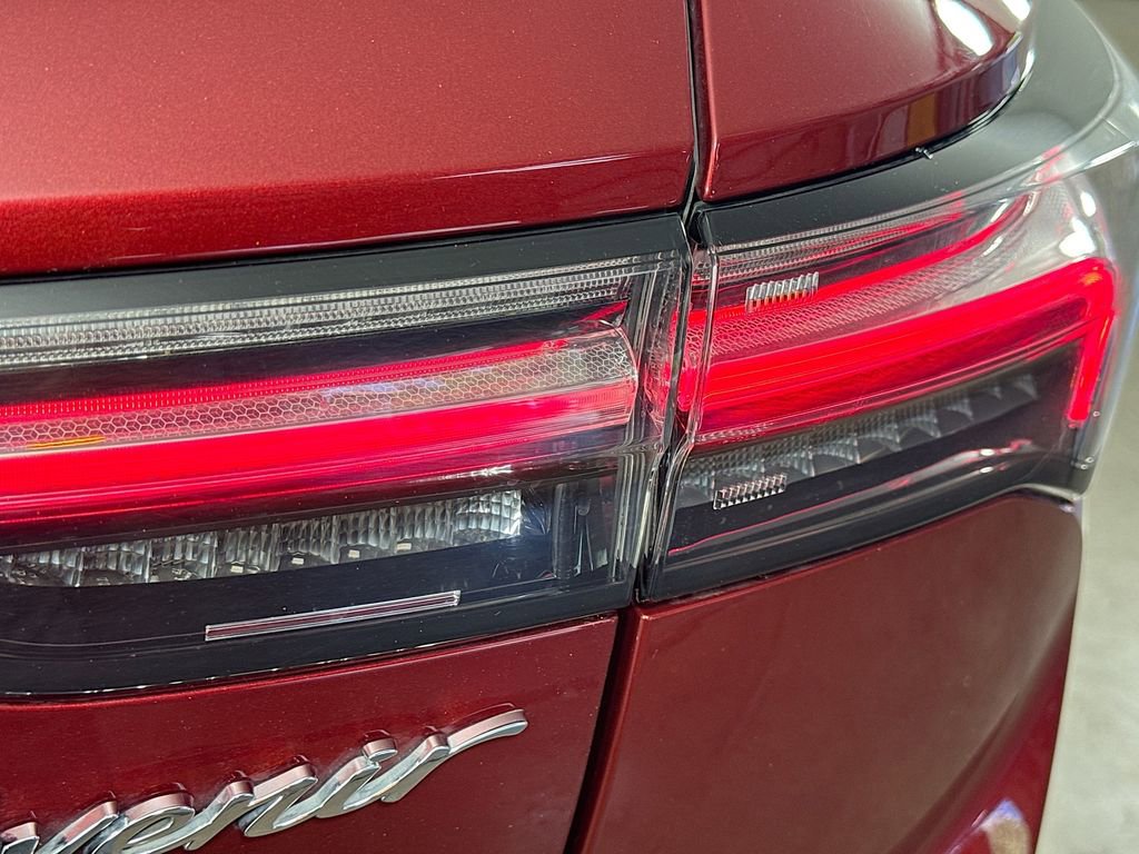 Used 2022 Buick Envision Avenir w/ Technology Package II image 34