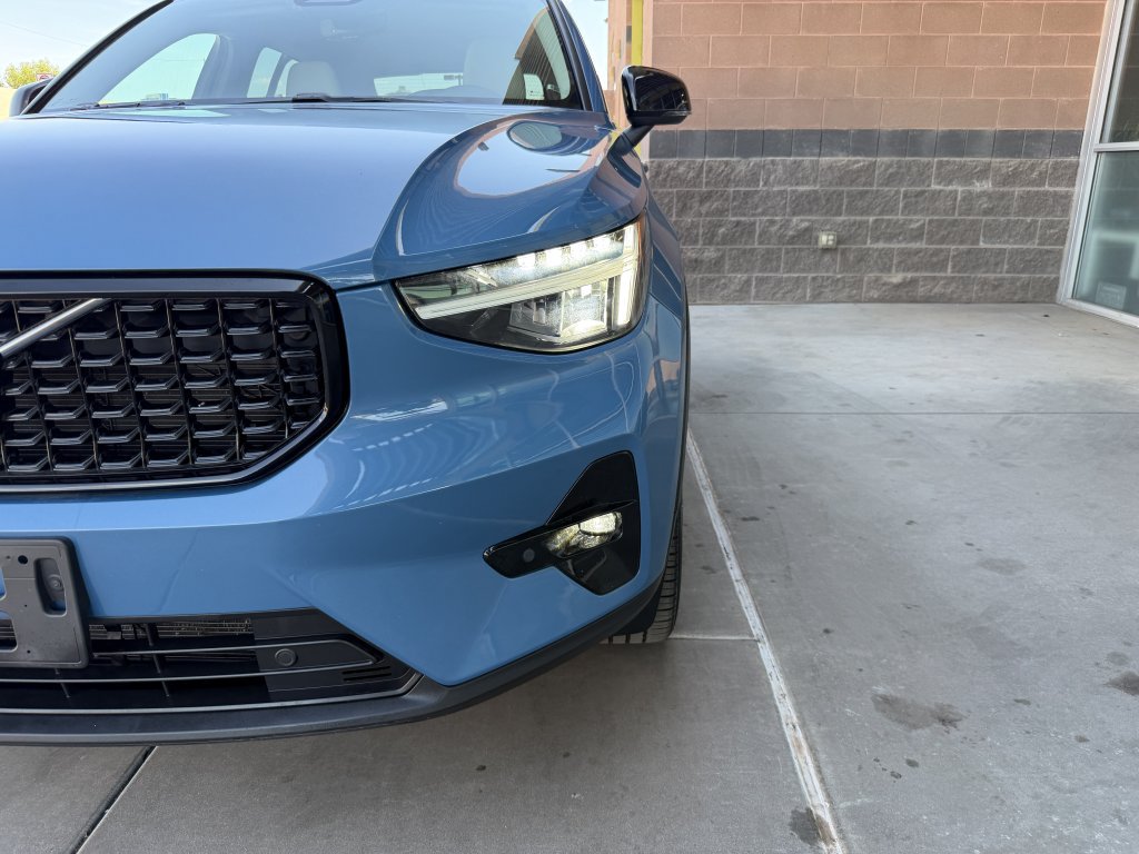 Used 2023 Volvo XC40 B4 Plus w/ Protection Package Premier FWD image 11
