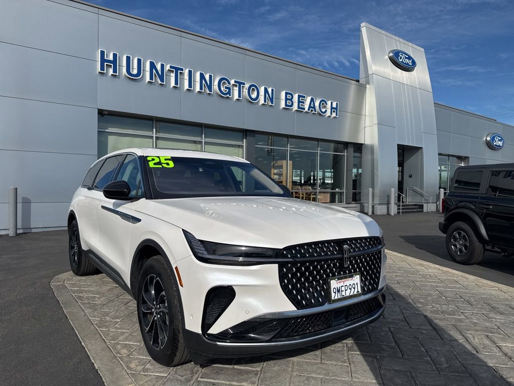 Used 2024 Lincoln Nautilus Premier w/ Equipment Group 102A image 1